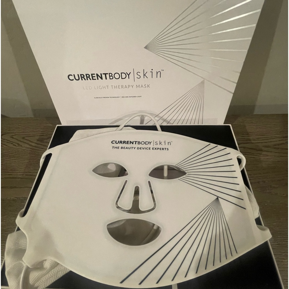 Like New Current Body LED Mask